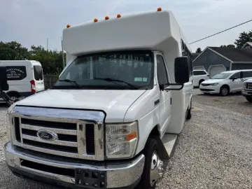 Picture of 2019 Ford E-450 Shuttle Bus