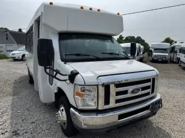 Picture of 2019 Ford E-450 Shuttle Bus