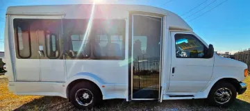 Picture of 2004 Ford E-350 Super Duty Shuttle Bus ADA