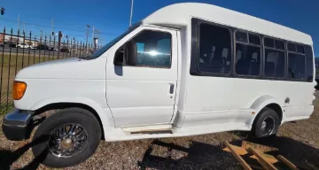 Picture of 2004 Ford E-350 Super Duty Shuttle Bus ADA
