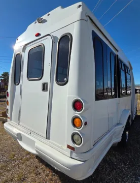 Picture of 2004 Ford E-350 Super Duty Shuttle Bus ADA