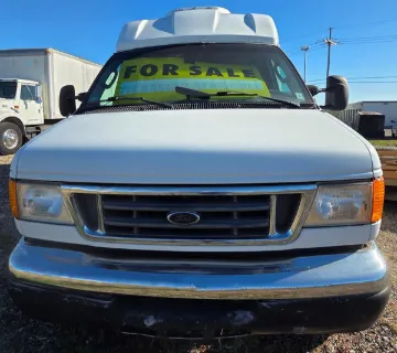 Picture of 2004 Ford E-350 Super Duty Shuttle Bus ADA