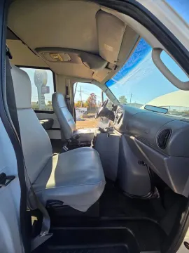 Picture of 2004 Ford E-350 Super Duty Shuttle Bus ADA
