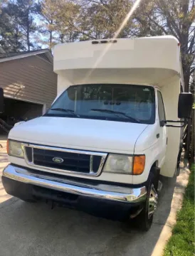 Picture of 2005 Ford E3 ADA Shuttle Bus