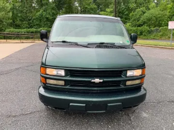 Picture of 2002 Chevrolet Express 1500 Passenger Van