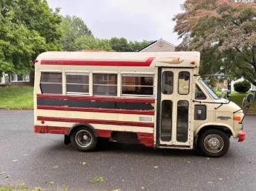 Picture of 1991 Chevrolet G-Series Shuttle Bus