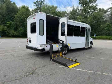 Picture of 2010 Ford E-450 Starcraft ADA Shuttle Bus