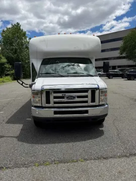 Picture of 2010 Ford E-450 Starcraft ADA Shuttle Bus