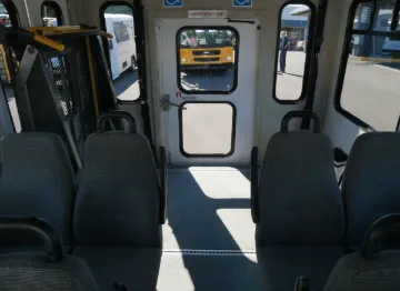 Picture of 2006 Ford E350 Starcraft Allstar ADA Shuttle Bus