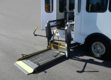 Picture of 2006 Ford E350 Starcraft Allstar ADA Shuttle Bus
