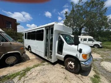 Picture of 2006 Ford E450 Shuttle Bus
