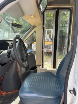 Picture of 2006 Ford E450 Shuttle Bus