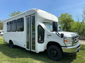 Picture of 2018 E-350 Super Duty Shuttle Bus
