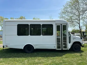 Picture of 2018 E-350 Super Duty Shuttle Bus