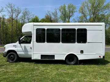 Picture of 2018 E-350 Super Duty Shuttle Bus