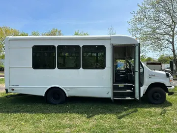 Picture of 2018 E-350 Super Duty Shuttle Bus