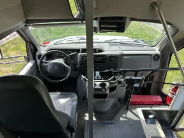 Picture of 2018 E-350 Super Duty Shuttle Bus