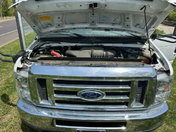 Picture of 2018 E-350 Super Duty Shuttle Bus