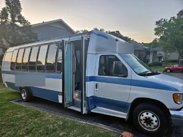 Picture of 1997 E350 Super Duty Cutaway Shuttle Bus