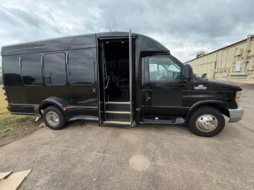 Picture of 2011 Ford E350 Turtle Top Shuttle Bus