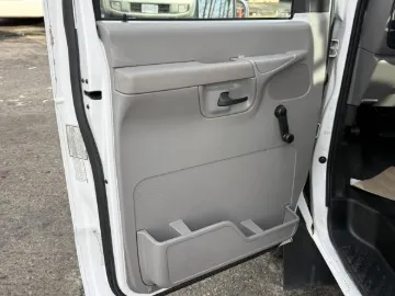 Picture of 2002 Ford E-450 Super Duty Shuttle Bus ADA