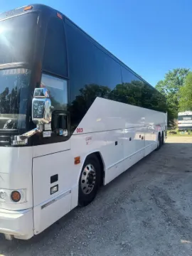 Picture of 2002 Prevost H3-45 Coach Bus