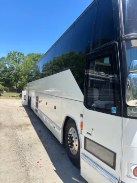Picture of 2002 Prevost H3-45 Coach Bus