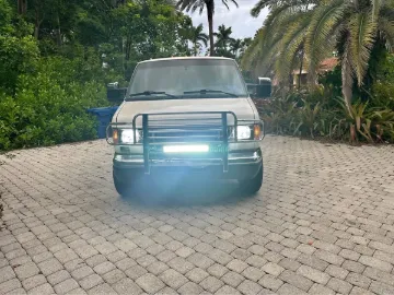 Picture of 2005 E350 Super Duty Passenger Van