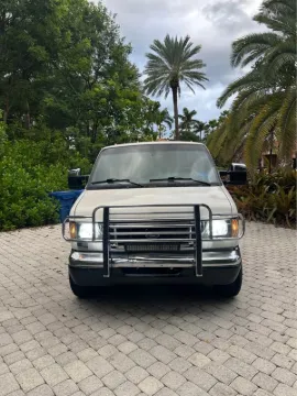 Picture of 2005 E350 Super Duty Passenger Van