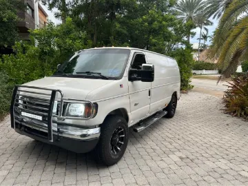 Picture of 2005 E350 Super Duty Passenger Van