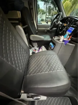 Picture of 2005 E350 Super Duty Passenger Van