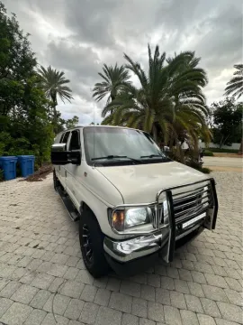 Picture of 2005 E350 Super Duty Passenger Van