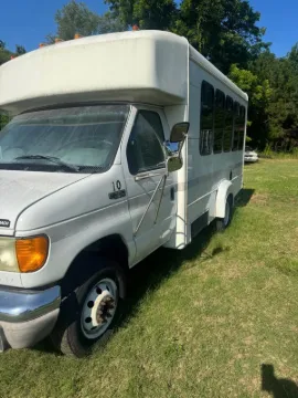 Picture of 2003 E350 Super Duty Passenger ADA Shuttle Bus