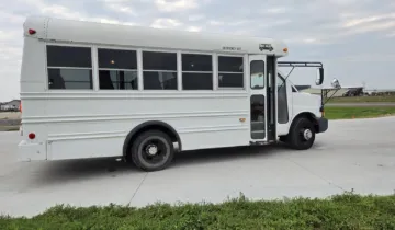 Picture of 2003 Chevrolet Express Shuttle Bus
