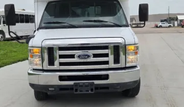 Picture of 2010 Ford E450 Startrans Shuttle Bus