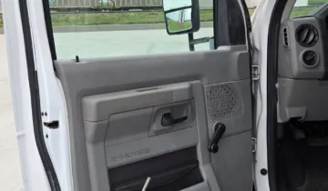 Picture of 2010 Ford E450 Startrans Shuttle Bus
