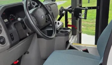 Picture of 2010 Ford E450 Startrans Shuttle Bus