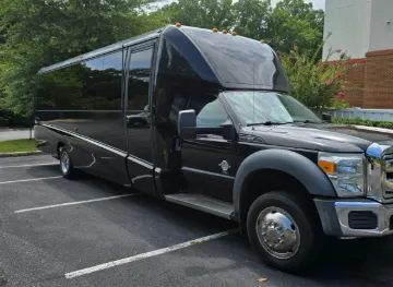 Picture of 2015 Ford F550 Gm33 Executive Shuttle Bus