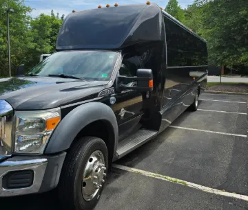 Picture of 2015 Ford F550 Gm33 Executive Shuttle Bus