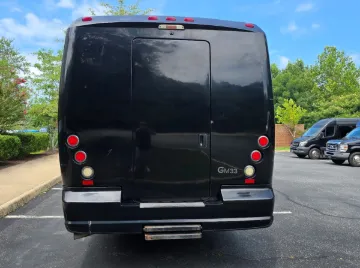 Picture of 2015 Ford F550 Gm33 Executive Shuttle Bus