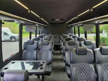 Picture of 2015 Ford F550 Gm33 Executive Shuttle Bus