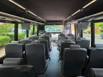 Picture of 2015 Ford F550 Gm33 Executive Shuttle Bus
