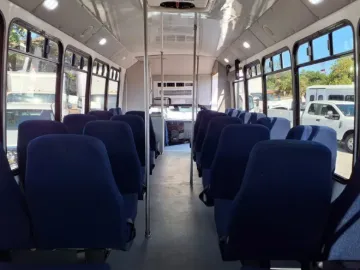 Picture of 2016 Ford Super Duty F-550 Drw Shuttle Bus