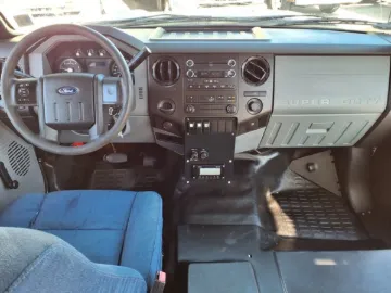 Picture of 2016 Ford Super Duty F-550 Drw Shuttle Bus