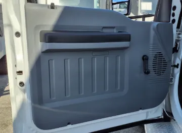 Picture of 2016 Ford Super Duty F-550 Drw Shuttle Bus