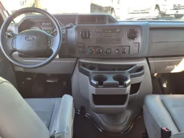 Picture of 2011 Ford E350 Super Duty Passenger Van