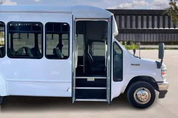 Picture of 2022 Ford E450 Shuttle Bus