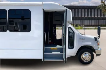 Picture of 2016 Ford E450 Shuttle Bus