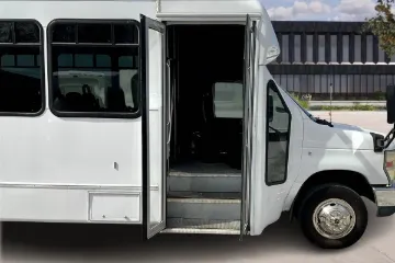 Picture of 2010 Ford E450 Shuttle Bus