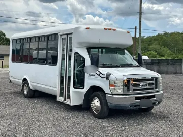 2013 Ford E450 Shuttle Bus